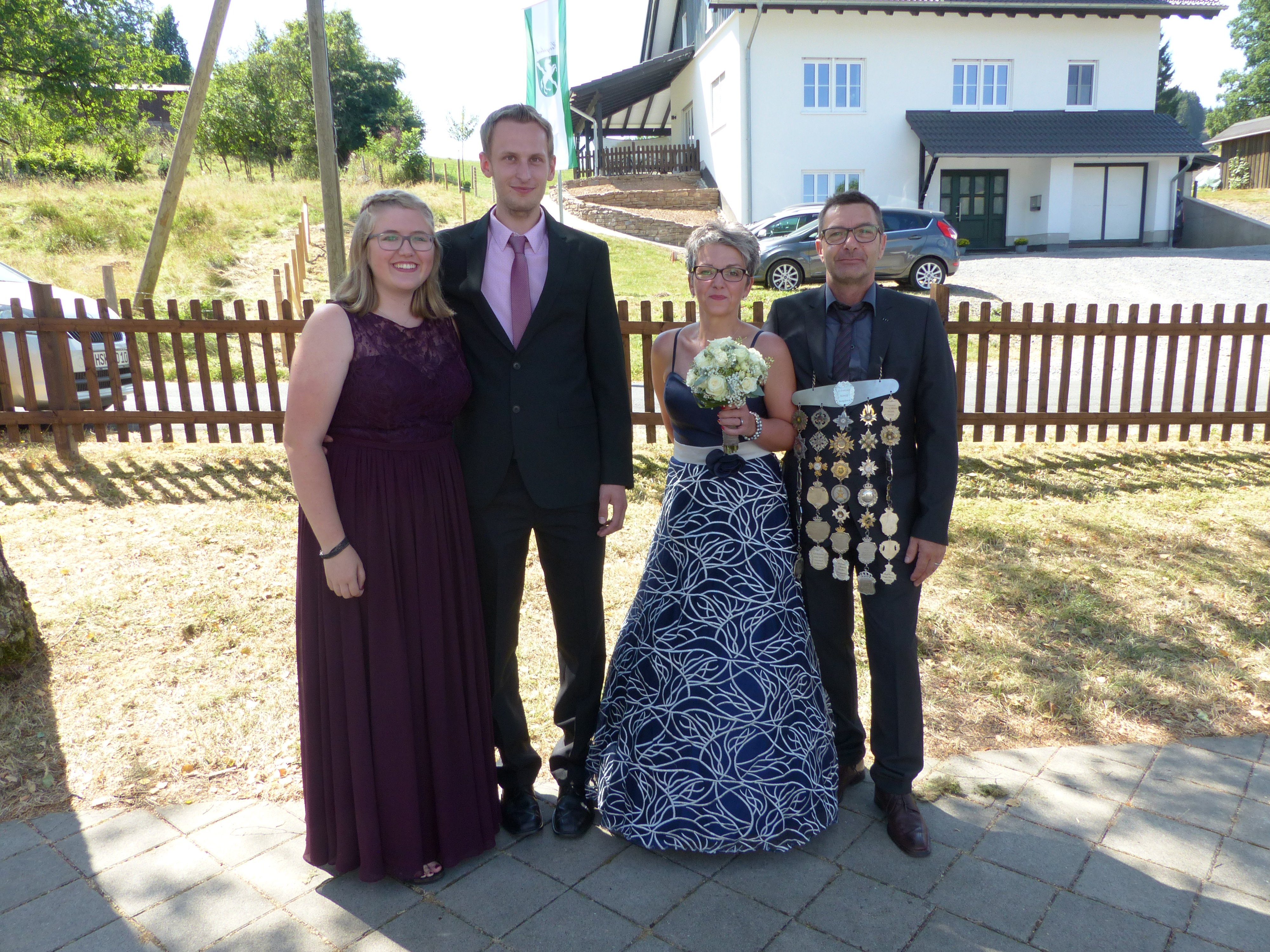 Amtierendes Königspaar Dirk Schmidt und Kim Menze; Vizekönigspaar Christopher Becker und Christina Dünnebacke Hofstaat 2018